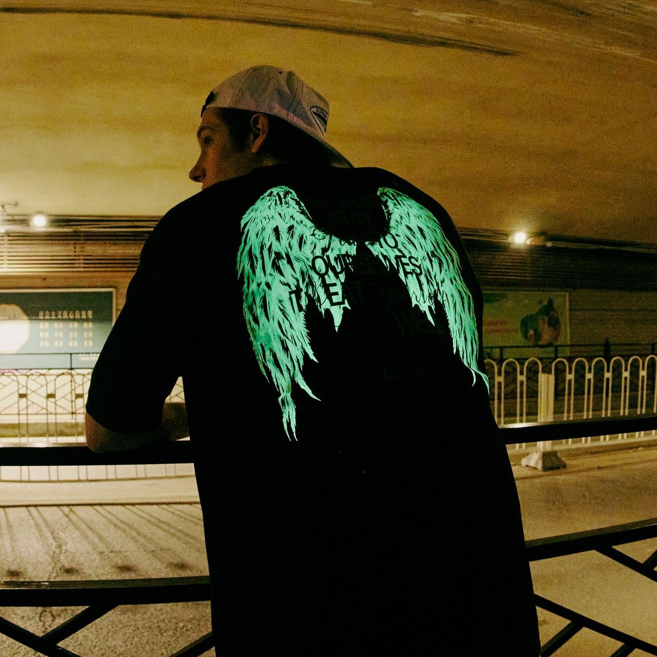 100% Pamuklu Gece Parlayan Kanatlar Tişört