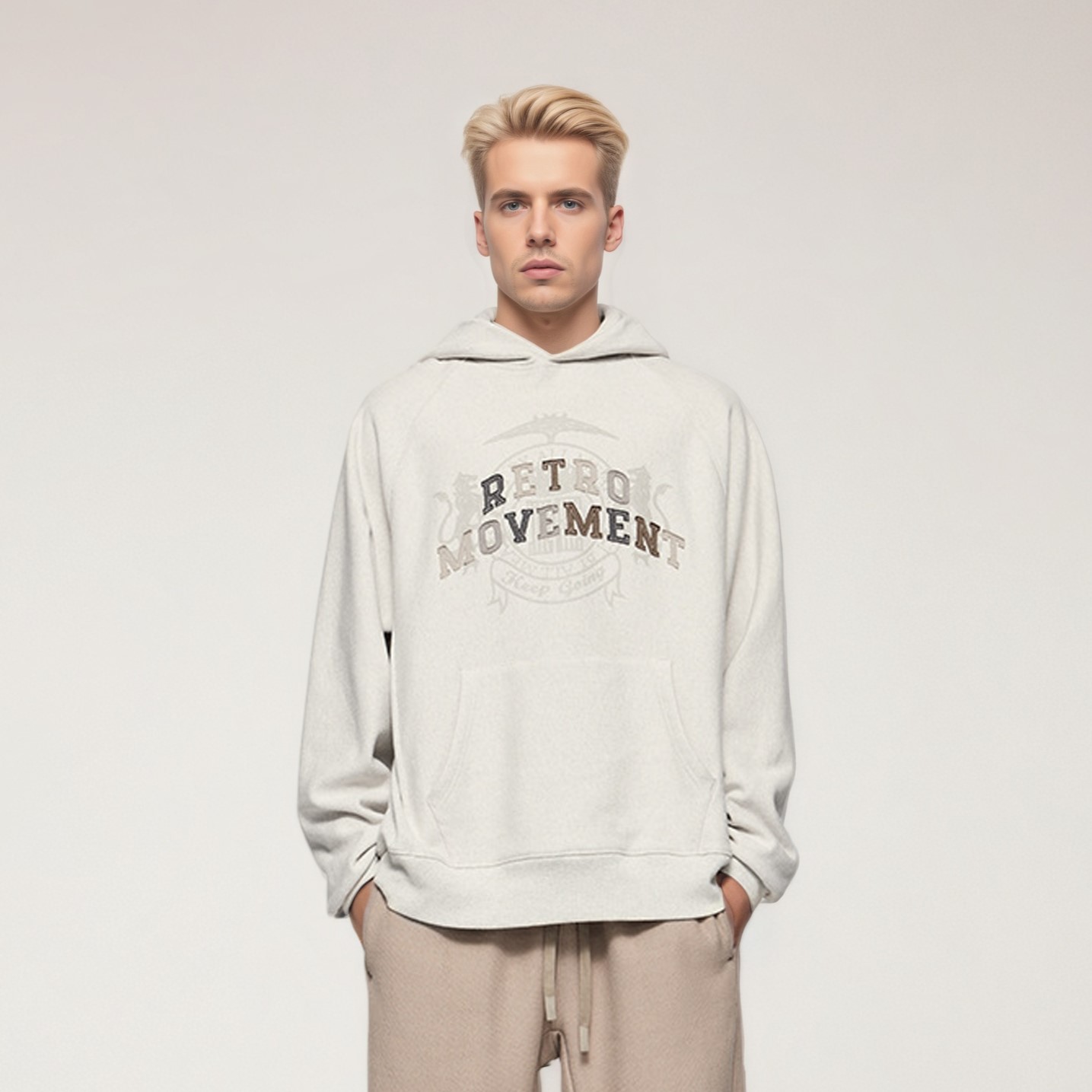 Felpa con cappuccio ricamata con toppe orizzontali retrò