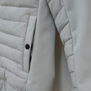 Легкая стеганая гибридная куртка в стиле business-casual - ветронепроницаемая и из двойной ткани