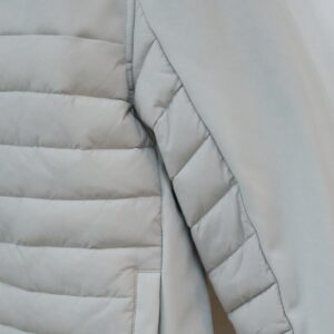 Легкая стеганая гибридная куртка в стиле business-casual - ветронепроницаемая и из двойной ткани Легкая стеганая гибридная куртка в стиле business-casual - ветронепроницаемая и из двойной ткани