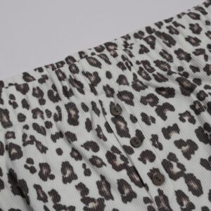 Set pigiama donna con cami e pantaloni con stampa leopardo Set pigiama donna con cami e pantaloni con stampa leopardo